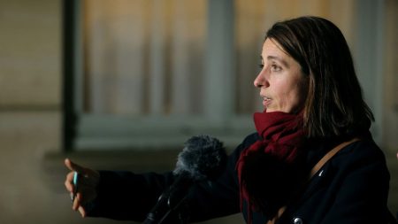 Retraites : Sophie Binet CGT prévient Bayrou sur l’urgence sociale pour durer Retraites : "Si François Bayrou veut durer, il faut qu'il réponde à l'urgence sociale du pays", prévient Sophie Binet de la CGT