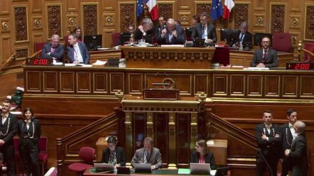 Retraites : la réforme bientôt suspendue ? Retraites : vers une suspension de la réforme ?