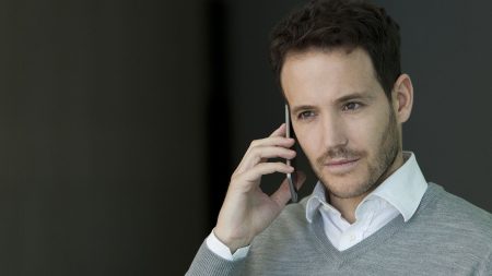 :
    le dernier publié



  

    
      
    
      

  

  
    
    Un salarié qui ne répond pas à son employeur en dehors de ses heures de travail est-il fautif ?

          Une affaire entre un chauffeur routier et son entreprise est remontée jusqu’en Cour de cassation. Elle concernait des appels de l’employeur en dehors du temps de travail.
    
    
          Diffusé le 05/01
                      
        3min