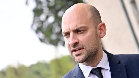 Sommet IA France : l’IA pour le bien commun, pas pour des acteurs malveillants, dit J.-N. Barrot Sommet de l'IA en France en février : l'intelligence artificielle "doit être au service du bien commun" et non "entre les mains d'acteurs malveillants", estime Jean-Noël Barrot