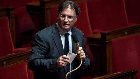 Suspension réforme retraites : Philippe Gosselin évoque possible retrait du gouvernement Suspension de la réforme des retraites : une concession à la gauche "nous amènera à nous poser la question du maintien d'une participation au gouvernement", avertit Philippe Gosselin