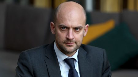 Syrie : la France refuse le soutien inconditionnel au nouveau régime, selon son chef diplomatique Syrie : "Nous ne faisons pas de chèque en blanc" au nouveau régime syrien, assure le chef de la diplomatie française