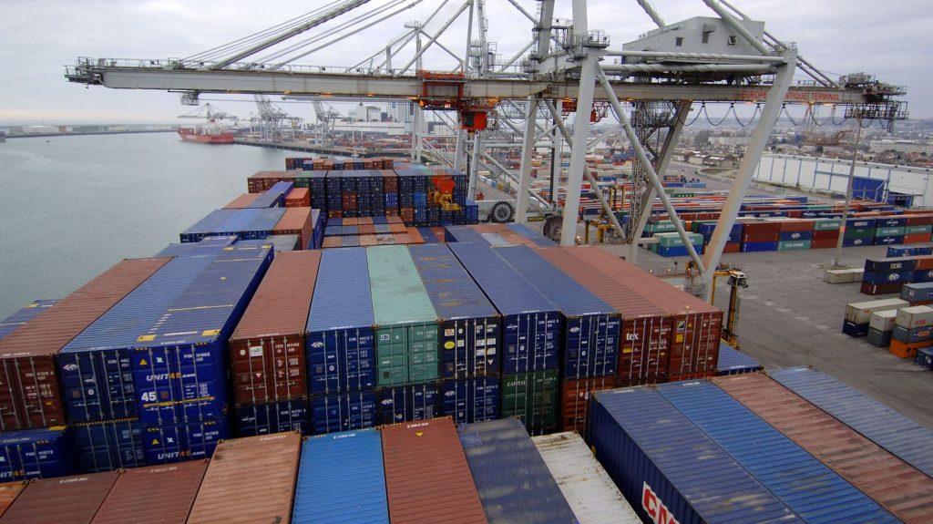 :
    Témoignages




  

    
      
    
  
  "Si demain tu ne décharges pas la coke, on s'en prendra à ta famille" : au Havre, l'enfer des dockers menacés par les dealers pour permettre le trafic de drogue