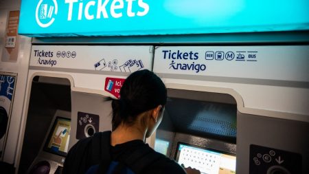Tarif unique, fin des carnets de tickets, pass "Paris visite"… Ce qui change pour les usagers des transports franciliens en 2025