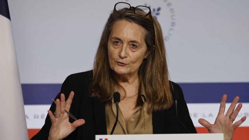 Sept heures de travail sans rémunération : la proposition de la ministre des Solidarités "n'est pas, à ce stade, la position officielle du gouvernement", assure la porte-parole