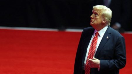 Trump : expulsions massives, taxes douanières, grâce des émeutiers dès son premier jour de mandat Expulsions massives, taxes douanières, grâce des émeutiers... Que va faire Donald Trump dès son premier jour au pouvoir ?
