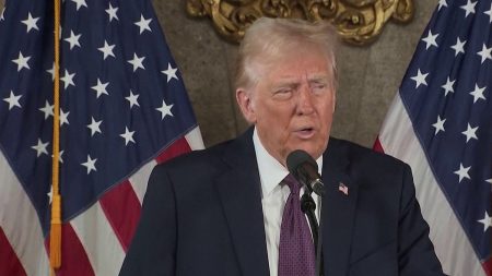 Trump menace : annexer canal de Panama et Groenland Donald Trump menace d'annexer le canal de Panama et le Groenland