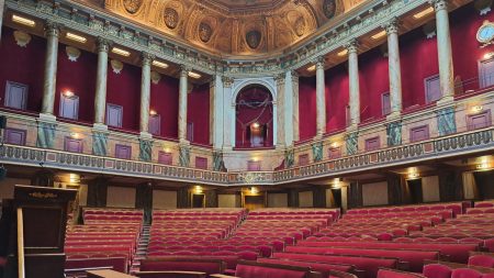 Versailles ouvre des espaces cachés pour les 150 ans de la République Pour célébrer les 150 ans de la République, le château de Versailles ouvre au public des espaces jusqu'ici cachés