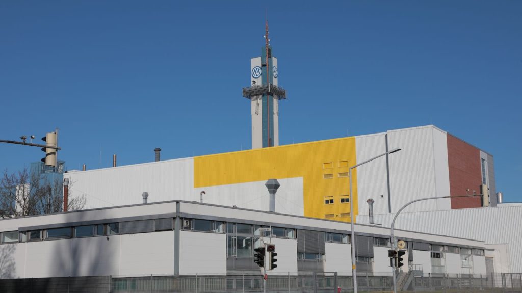 :
    Reportage




  



  


  
  Législatives en Allemagne : à Osnabrück, l'avenir en suspens de l'industrie automobile allemande donne "mal au bide" à ses salariés