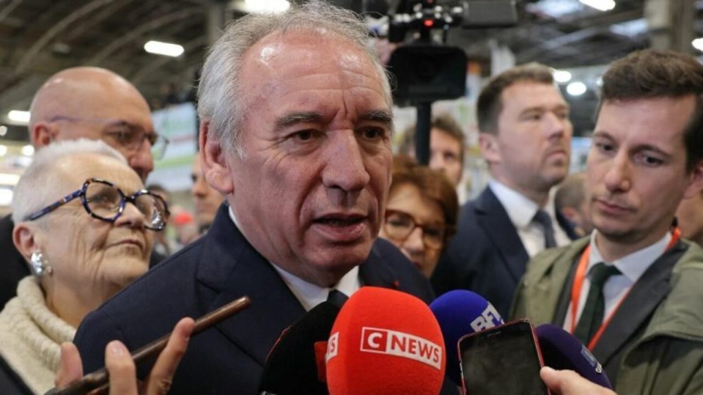 Le Premier ministre français Bayrou dit que plus doit être fait pour soutenir les agriculteurs