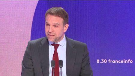 49.3 : Marc Ferracci espère la responsabilité lors du vote de censure après adoption du budget Adoption du budget par 49.3 : "J'espère que l'esprit de responsabilité va prévaloir" au moment du vote de censure, défend Marc Ferracci