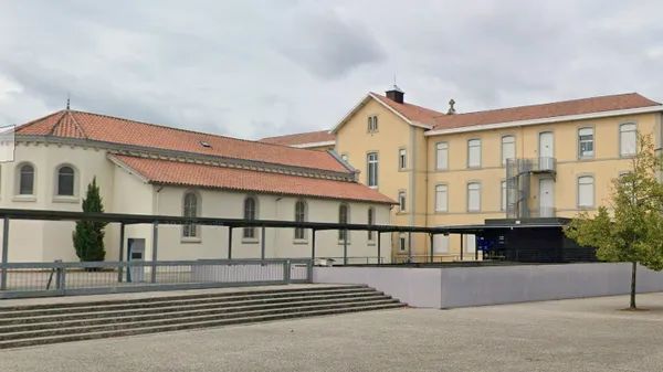 Le collège "Cendrillon" ou Notre-Dame du Sacré-Cœur de Dax s'appelle depuis 2003 Saint-Jacques de Compostelle. (CAPTURE D'ECRAN / GOOGLE MAPS)