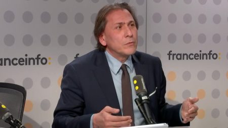Affaire Bétharram : Vérité réclamée pour les victimes, selon le député PS Jérôme Guedj Affaire Bétharram : "On demande la vérité par respect pour les victimes", indique le député PS Jérôme Guedj
Interrogé à l'Assemblée nationale mardi, le Premier ministre François Bayrou a redit n’être "jamais" intervenu "ni de près ni de loin" auprès de la justice dans cette affaire de violences au sein de l’établissement catholique de Notre-Dame-de-Bétharram, dans les Pyrénées-Atlantiques.