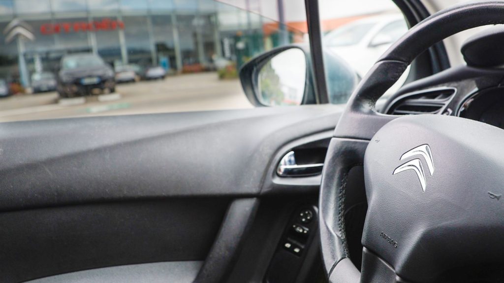 Airbags défectueux : "Les fabricants ont décidé de jouer à la roulette russe", dénonce l'avocat de plusieurs victimes et leurs familles