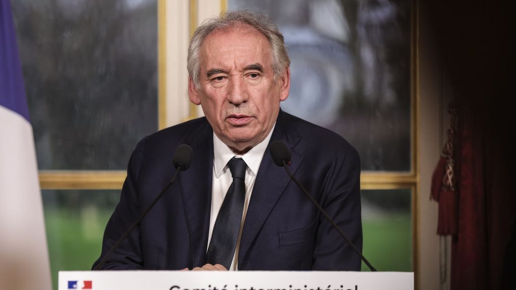 Accord avec l'Algérie : du RN à la gauche, les oppositions perplexes face aux déclarations de François Bayrou