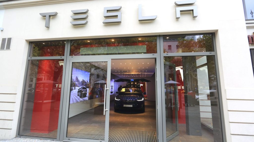 :
    le dernier publié



  



  


      

  

  
    
    Allemagne : Elon Musk trop présent dans la campagne pour les législatives ? Les ventes de Tesla en forte baisse

          Mauvais début d’année pour Tesla : les ventes du constructeur automobile américain ont chuté de 60% le mois dernier en Allemagne.
    
    
          Diffusé le 08/02
                      
        3min