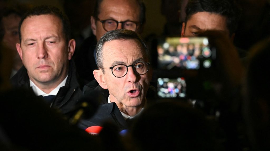 :
    Édito



  



  


      

  

  
    L'attentat de Mulhouse relance le sujet des OQTF et embarrasse le gouvernement

          Un conseil interministériel de contrôle de l'immigration se tiendra mercredi, alors que le suspect de l'attaque au couteau qui a fait un mort à Mulhouse ce week-end est un Algérien sous OQTF.