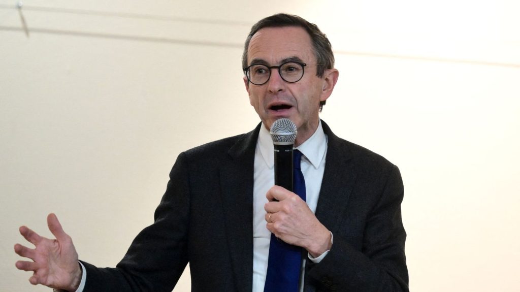 Election à la présidence des Républicains : Bruno Retailleau promet que "ce ne sera pas un match sanglant" face à Laurent Wauquiez