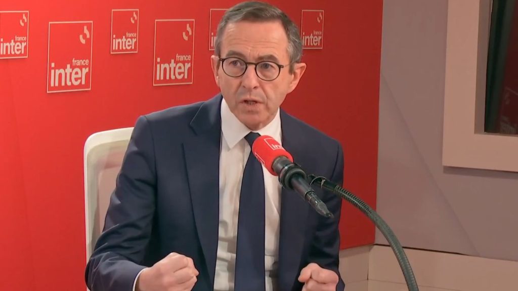 Justice des mineurs : "Il faut assumer des peines courtes de prison dès le premier délit grave", estime Bruno Retailleau