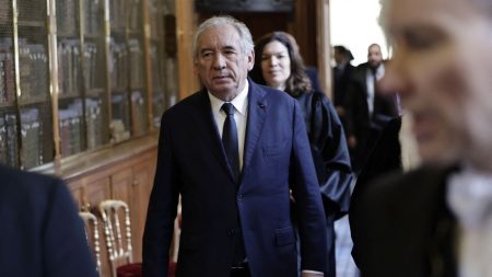 Budget 2025 : 49.3, motions de censure… Agenda crucial du gouvernement Bayrou cette semaine Budget 2025 : 49.3, motions de censure... Le calendrier de la semaine cruciale du gouvernement de François Bayrou