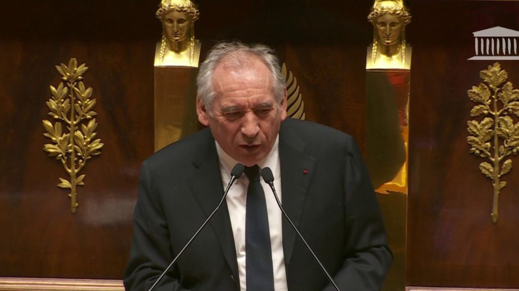 Budget 2025 : François Bayrou échappe à deux motions de censure
