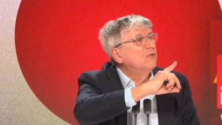 Budget 2025 : Éric Coquerel exhorte les socialistes à soutenir la motion de censure Budget 2025 : le député insoumis Éric Coquerel appelle les socialistes à "revenir à la raison" et à "voter la motion de censure"