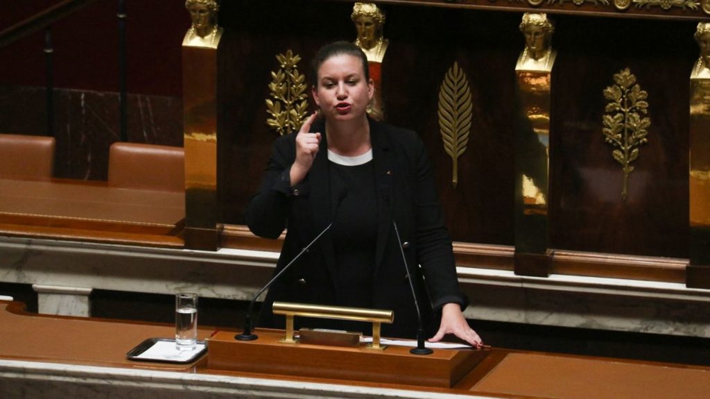 Budget 2025 : La France insoumise confirme le dépôt d'une motion de censure contre le gouvernement après le recours au 49.3 par François Bayrou