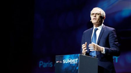 Carlos Tavares, ex-CEO de Stellantis, reçoit 12 millions d’euros d’indemnité de départ L'ex-directeur général de Stellantis, Carlos Tavares, doit toucher une indemnité de départ de 12 millions d'euros