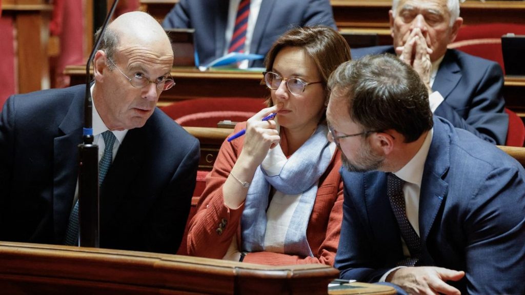 :
    Vrai ou faux




  



  


  
  La chute du gouvernement Barnier a-t-elle vraiment coûté 12 milliards d'euros aux Français ?
