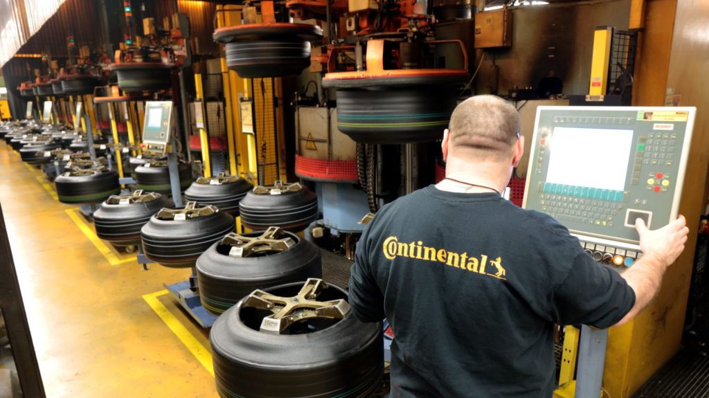 :
    le dernier publié



  



  


      

  

  
    
    Avec les difficultés de Continental, la liste des victimes de la crise du secteur automobile ne cesse de s’allonger

          L’équipementier allemand Continental va supprimer 3 000 postes supplémentaires d'ici 2026, portant à plus de 10 000 le total des suppressions d'emplois. La majorité de ces suppressions concerne la recherche et développement, dans un contexte de baisse des ventes et de pression de la concurrence chinoise.
    
    
          Diffusé le 19/02
                      
        2min