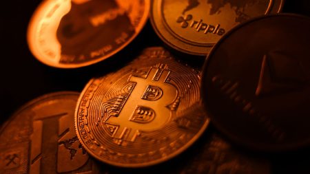 Cryptomonnaies, loi contre voile, airbags explosifs : les actus du 18 février :
le dernier publié
Les cryptomonnaies séduisent des jeunes, une loi contre le port du voile et des airbags qui explosent : ça dit quoi ce 18 février ?
Ce mardi 18 février, des jeunes préfèrent investir dans les cryptomonnaies risquées plutôt que sur un livret A "peu rentable", les sénateurs LR veulent une nouvelle loi contre les signes religieux dans le sport et Citroën rappelle 237 000 voitures à cause d'airbags dangereux.
Diffusé le 18/02
1min