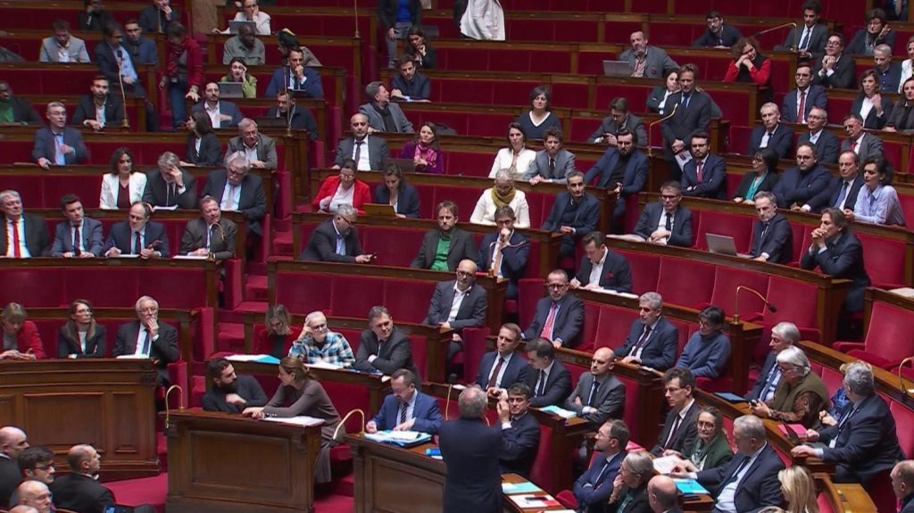 Immigration : le débat sur le droit du sol est relancé et fait polémique