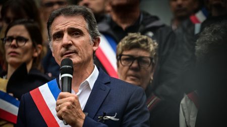 Dépistage antidrogue : Darmanin « prêt » après l’appel de l’écologiste Eric Piolle Dépistage antidrogue sur les ministres et les élus : après l'appel de l'écologiste Eric Piolle, Gérald Darmanin se dit "prêt à s'y soumettre"