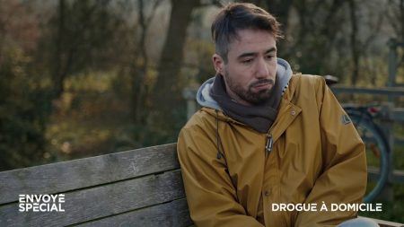 Député Andy Kerbrat : « Mon combat, c’est d’en sortir » après un achat de drogue :
Vidéo
"Mon combat, c'est d'en sortir" : le député Andy Kerbrat, pris en flagrant délit d'achat de drogue, se livre à "Envoyé spécial"