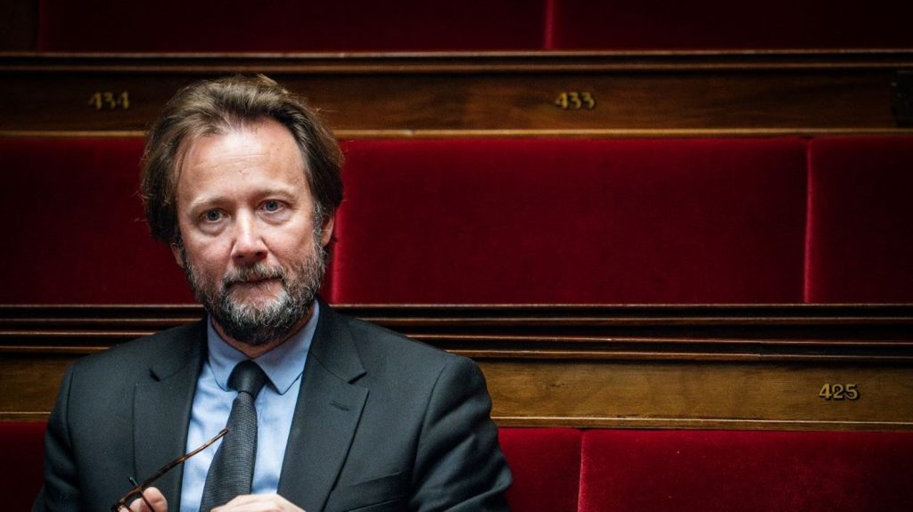 Les députés PS ont déposé leur motion de censure spontanée, accusant le gouvernement de François Bayrou de "céder" face au RN