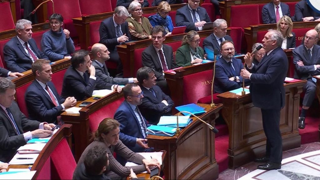 Budget 2025 : François Bayrou va-t-il éviter la censure ?