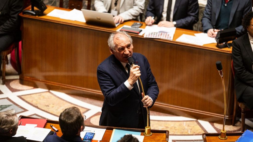 François Bayrou va recourir deux fois au 49.3 lundi pour faire adopter le budget de l'Etat et la première partie de celui de la Sécurité sociale