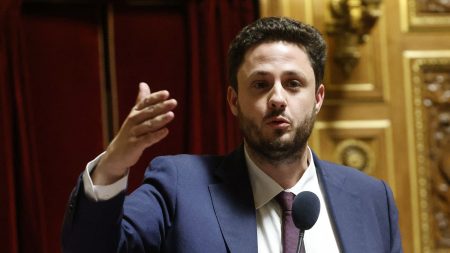 Fraude Nestlé Eaux Minérales : Le rapporteur demande d’auditionner l’Élysée pour la vérité Fraude aux eaux minérales Nestlé : il faut "auditionner du côté de l'Élysée pour aller au bout de la vérité", estime le rapporteur de la commission d’enquête parlementaire