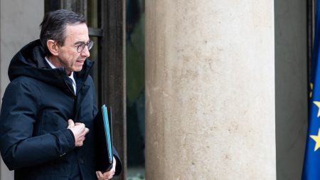 Gouvernement soutient le rétablissement du délit de séjour irrégulier, selon Retailleau Le gouvernement soutiendra le rétablissement du délit de séjour irrégulier, souhaité par Bruno Retailleau