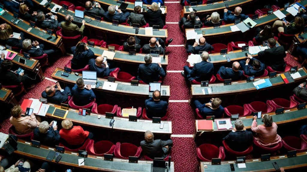 Pourquoi la proposition de loi qui veut interdire le mariage aux personnes en situation irrégulière pourrait être censurée par le Conseil constitutionnel