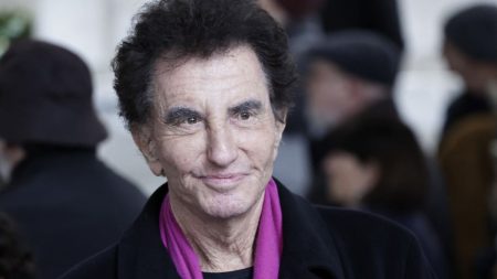 Jack Lang "poussé à terre" lors d'un rassemblement contre la pédocriminalité, enquête ouverte pour "violences volontaires en réunion"
