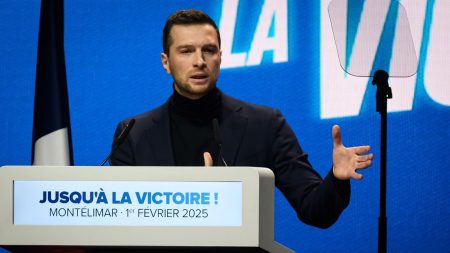 Jordan Bardella propose un référendum pour contrer la « submersion migratoire » en France Jordan Bardella pousse l'idée d'un référendum sur l'immigration face à la "submersion migratoire en cours et à venir"