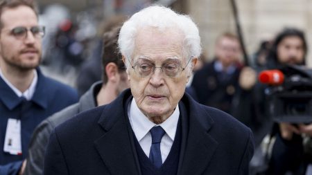 Jospin aux socialistes : « Ne votez pas la censure » contre le gouvernement Bayrou Gouvernement de François Bayrou : Lionel Jospin appelle les socialistes "à ne pas voter la censure"