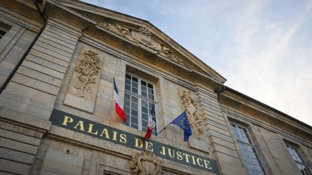 :
    le dernier publié



  



  


      

  

  
    
    Justice des mineurs, courir 650km par -50°C et un classique du rap enfin en streaming : ça dit quoi ce 12 février ?

          Ce mercredi 12 février, la proposition de loi pour rétablir l'autorité de la justice des mineurs arrive devant l'Assemblée nationale, un Français remporte la course la plus dure au monde et, 25 ans après sa sortie, "Tonton du bled" de 113 va enfin sortir sur les plateformes de streaming.
    
    
          Diffusé le 12/02
                      
        1min
