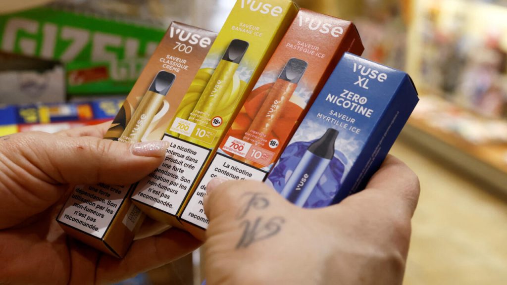 La France devient le deuxième pays européen à interdire les cigarettes électroniques jetables
