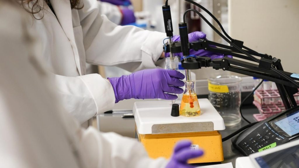 La France réprimande les «produits chimiques pour toujours» dans les cosmétiques, les vêtements
