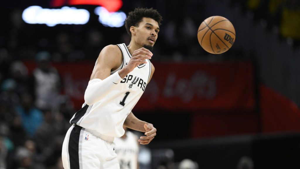 La blessure à l'épaule exclut la star du basket-ball française Wemby pour le reste de la saison