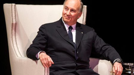 Le président français Macron rend hommage à «inspirant» Aga Khan