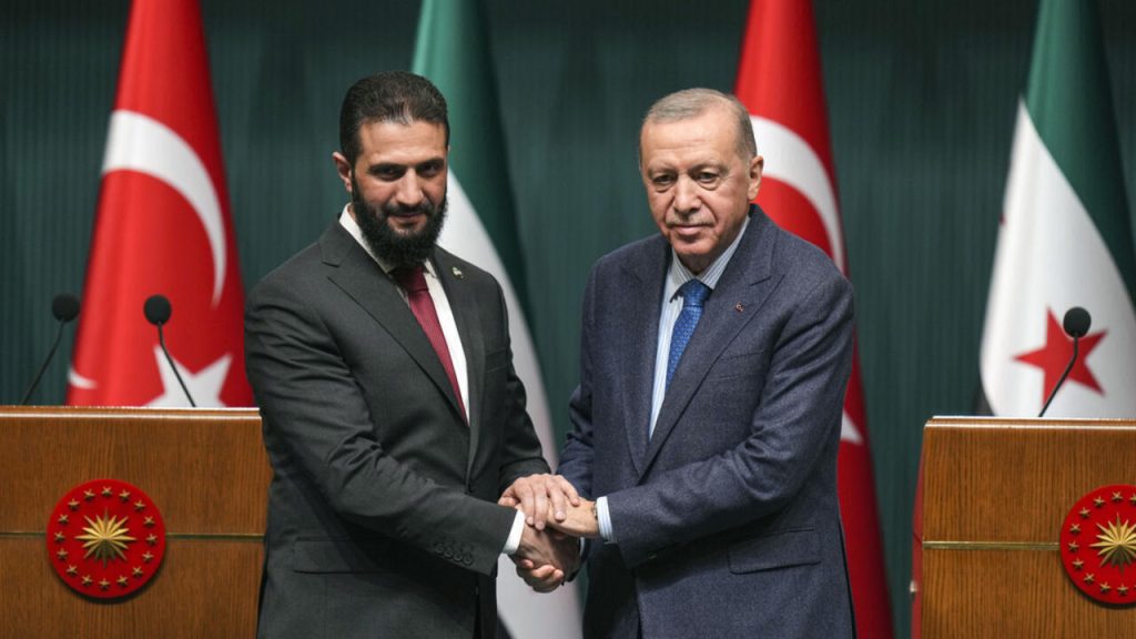 Le président par intérim Sharaa évalue Ankara et Riyad en lutte pour le pouvoir pour la Syrie