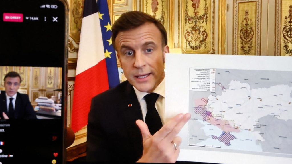 "On entre dans une ère nouvelle" : ce qu'il faut retenir de l'échange entre Emmanuel Macron et des internautes sur la guerre en Ukraine